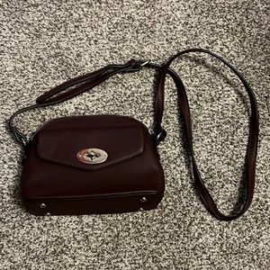 ✨Like New✨ Plum Charming Charlie Crossbody 👜